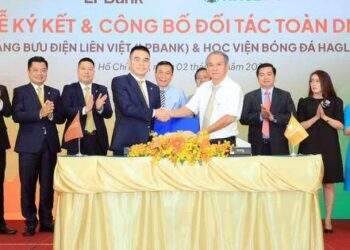 Ra mắt Học viện Bóng đá và CLB Bóng đá LPBank