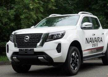 Nissan Navara giảm giá gần 200 triệu đồng, 'đấu' Ford Ranger