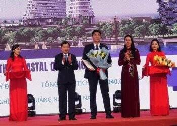 Quảng Ngãi trao quyết định chấp thuận nhà đầu tư cho ba dự án hơn 13.5 ngàn tỷ