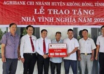 Agribank Đắk Lắk bàn giao nhà tình nghĩa cho nhiều hộ dân trước thềm năm mới Giáp Thìn