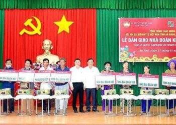Agribank chi nhánh An Giang bàn giao 30 căn nhà "Đại đoàn kết"
