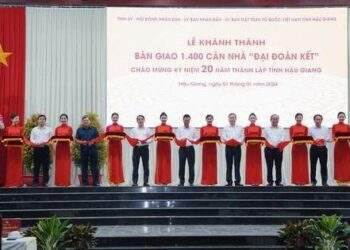 Agribank đồng hành hỗ trợ xây dựng, bàn giao 1.400 căn nhà Đại đoàn kết ở Hậu Giang