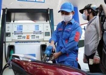 Giá xăng dầu đồng loạt giảm từ 15 giờ hôm nay