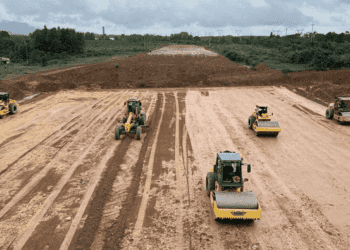 Hàng nghìn công nhân trên Cao tốc Bắc-Nam thi công xuyên Tết Dương lịch