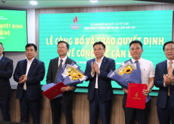 Lễ công bố và trao các quyết định về công tác cán bộ của PVFCCo