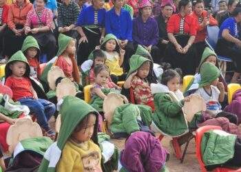 Nhựa Thiếu niên Tiền Phong mang mùa xuân về cho bà con dân bản Nà Ui, tỉnh Lai Châu