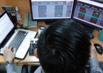 Bộ đôi cổ phiếu Vingroup tăng trần tím lịm, dòng tiền bùng nổ ngày Thần tài