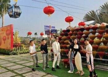 Ca sỹ Quách Tuấn Du về quê du Xuân, trải nghiệm đi cáp treo viếng Bà Chúa Xứ núi Sam
