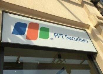 Chứng khoán FPT cài số lùi lợi nhuận 2024, muốn thưởng cổ phiếu cho cổ đông