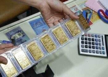 Đồng loạt giảm cả trong và nước ngoài