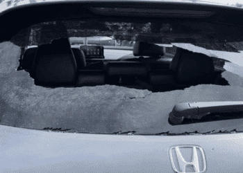 Hàng trăm chủ xe Honda HR-V phản ánh kính sau bị vỡ khi bật tính năng sấy