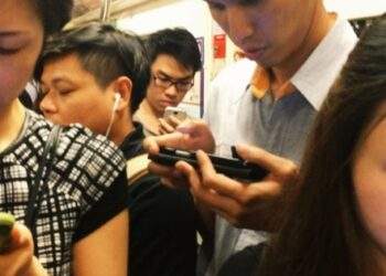 Ngày tết, đừng dùng smartphone nhiều vì lý do này