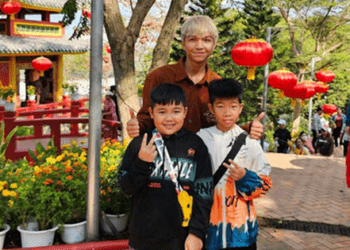 Rapper Sóc Nâu đi cáp treo trên đỉnh núi Sam xin lộc Bà vào dịp Tết Nguyên Đán Giáp Thìn 2024