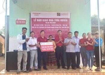 Agribank chi nhánh Krông Pắc trao tặng 3 căn nhà tình nghĩa cho hộ nghèo