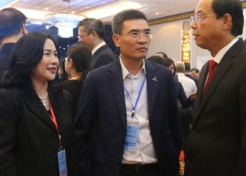 Bà Rịa - Vũng Tàu trao giấy chứng nhận đầu tư hàng loạt dự án 'khủng'