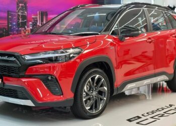 Cận cảnh Toyota Corolla Cross 2024 bản đắt tiền, kỳ vọng về Việt Nam
