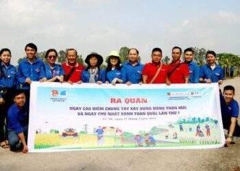 Đoàn Thanh niên VPĐD, các CN Agribank tại Cần Thơ phối hợp trồng 500 cây sao tại huyện Cờ Đỏ