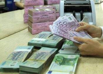 Lãi suất liên ngân hàng tiếp tục giảm sâu, giá USD tăng