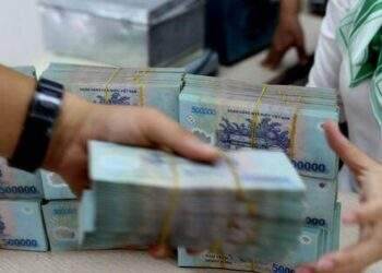 Ngân hàng Nhà nước tiếp tục hút tiền, lãi suất tiết kiệm đi xuống