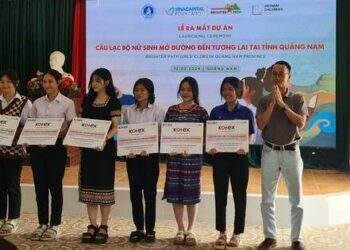 Tổ chức VinaCapital Foundation triển khai 6 câu lạc bộ nữ sinh mở đường đến tương lai tại Quảng Nam