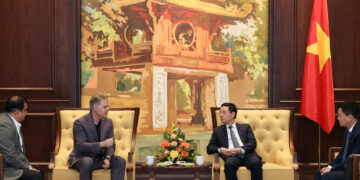 Bộ trưởng Nguyễn Mạnh Hùng tiếp Phó Chủ tịch Nvidia