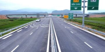 Chính thức thông xe hai cao tốc Diễn Châu - Bãi Vọt và Cam Lâm - Vĩnh Hảo