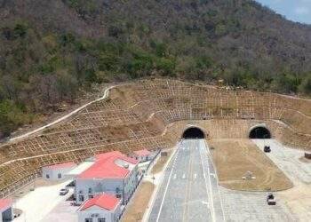 Chuẩn bị khánh thành và ô tô được chạy cao tốc Cam Lâm