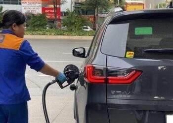 "Đột ngột" giảm ngay phiên đầu tuần