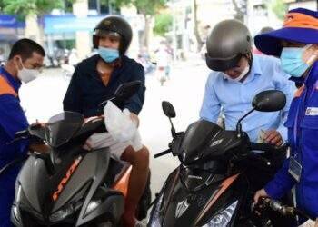 Giá xăng ngày mai có thể vượt 25.000 đồng/lít
