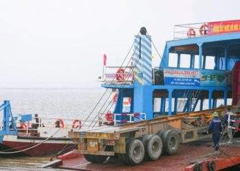 Hải Phòng tạm dừng vận chuyển ô tô qua phà Đồng Bài trong dịp nghỉ lễ
