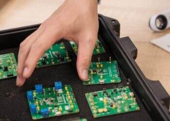 Hé lộ mức thu nhập trong mơ của kỹ sư thiết kế chip Việt Nam
