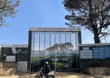 Hết hạn vẫn chưa tháo dỡ toà nhà golf Đồi Cù vi phạm, Lâm Đồng yêu cầu báo cáo