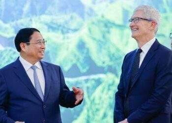 Thủ tướng Chính phủ đề nghị Tim Cook đưa doanh nghiệp Việt Nam vào sâu chuỗi giá trị của Apple