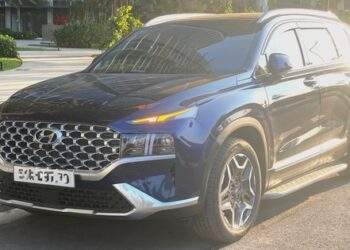Xe cũ Hyundai Santa Fe 2021 ngang giá Honda CR-V mới, có nên mua?