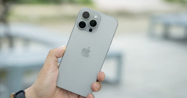 iPhone tụt doanh số mạnh vì sự hồi sinh của các hãng Trung Quốc, thị trường Việt Nam gây bất ngờ