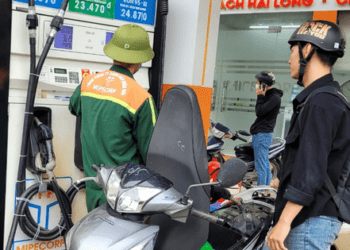 Xăng tăng, dầu giảm nhẹ