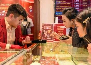 Yêu cầu thanh tra thị trường vàng; kiến nghị không dùng tiền mặt mua, bán vàng