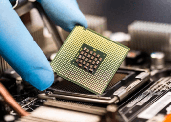 Cuộc đua bán dẫn: Trung Quốc tăng cường nhập khẩu thiết bị sản xuất chip từ Nhật Bản