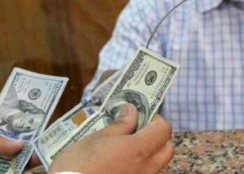 Đồng bạc xanh "nhảy" vọt trước dữ liệu được công bố vào hôm nay