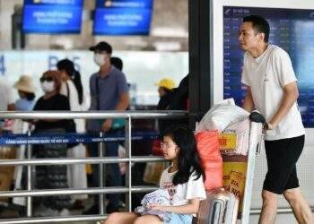 Khách ít đi chơi lúc nửa đêm, ế ẩm vé máy bay chuyến muộn