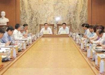 Petrovietnam vẫn giữ đà tăng trưởng khi giá dầu giảm mạnh