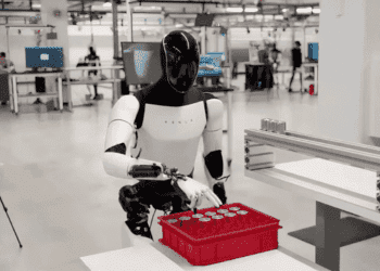 Tesla đưa 2 robot hình người vào làm việc tại nhà máy