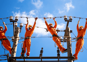 Thủ tướng có chỉ đạo "nóng" về việc tăng giá điện, giá dịch vụ khám chữa bệnh