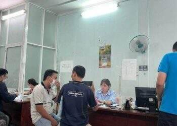 “Tôi không có thời gian đứng dậy đi ăn cơm trưa khi hồ sơ mua bán nhà đất bỗng tăng mạnh”