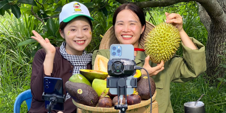 Livestream bán trái cây tại vườn hút gần 3 triệu lượt xem