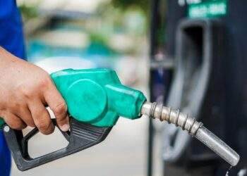 Bộ Công Thương duy trì đề xuất doanh nghiệp tự quyết giá xăng dầu