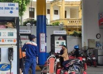 Bộ Công Thương nói gì về việc cho doanh nghiệp tự quyết định giá bán lẻ xăng dầu?