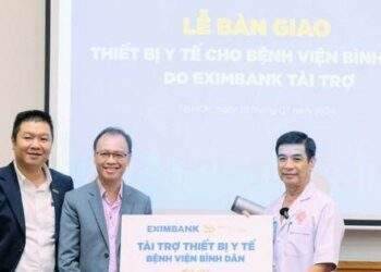 Eximbank trao tặng thiết bị y tế trị giá 400 triệu đồng cho Bệnh viện Bình Dân