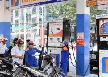 Giá xăng dầu tiếp tục giảm