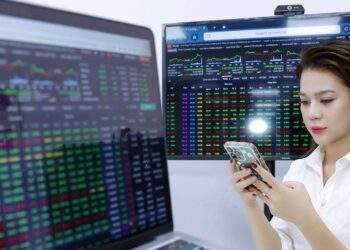Kinh tế lập nhiều kỷ lục mới, cơ hội nào cho chứng khoán cuối năm?